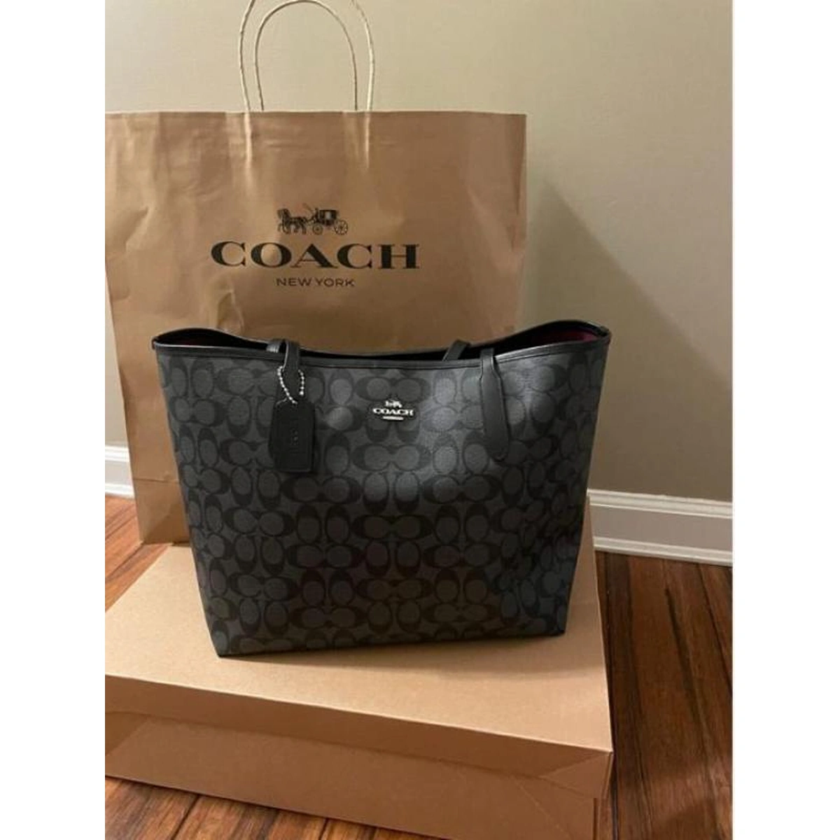 Elegant Coach City Tote Bag With Og Box For Women (BOT3989) - stayhit.in Elegant Coach City Tote Bag With Og Box For Women (BOT3989) - stayhit.in
