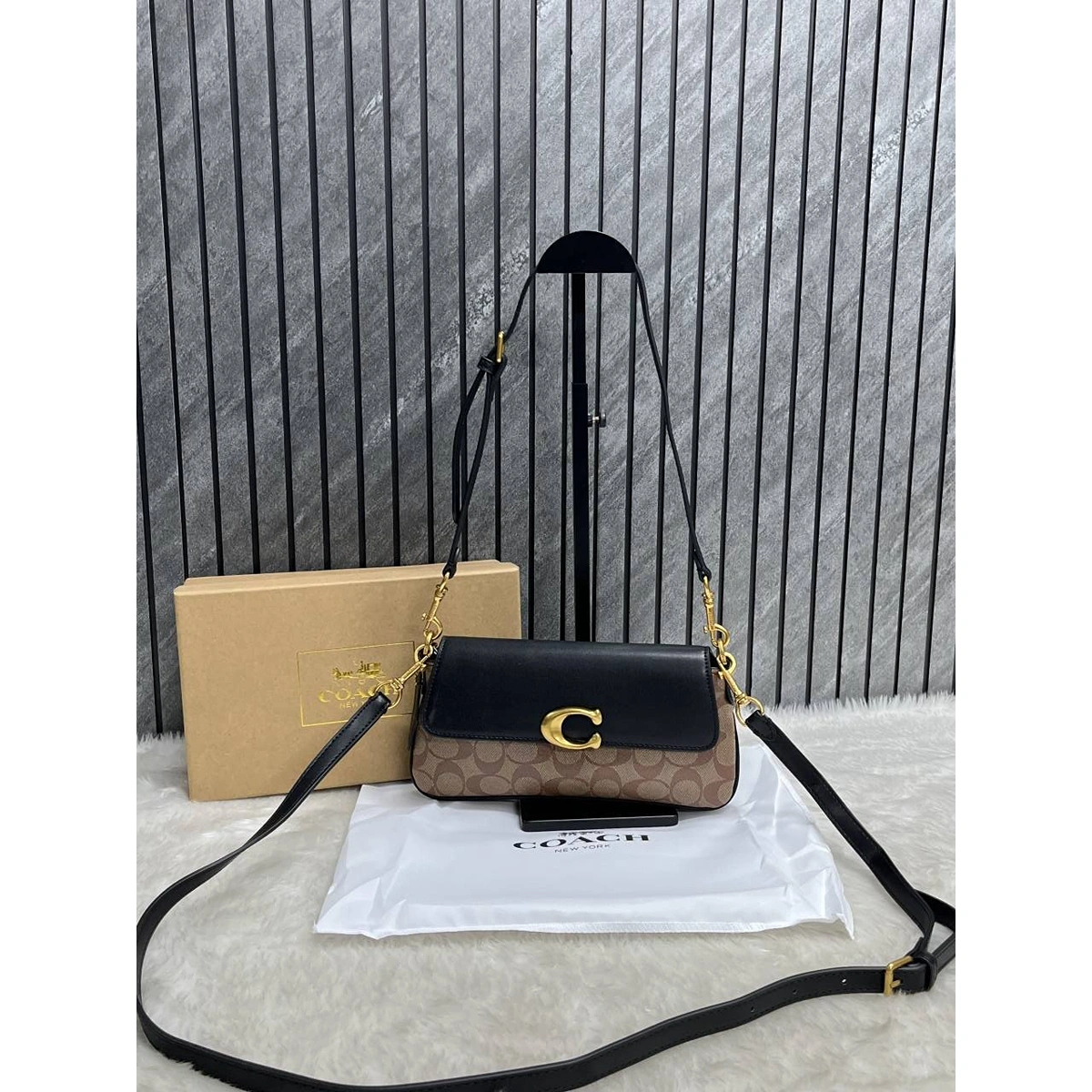 Elegant Coach Jet Set Apricot Shoulder Bag With Og Box For Women (SOS492) - stayhit.in Elegant Coach Jet Set Apricot Shoulder Bag With Og Box For Women (SOS492) - stayhit.in