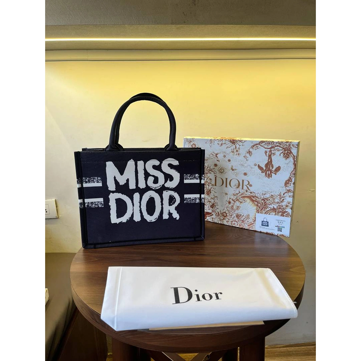 Luxury Christian Dior Tote Bag With Og Box For Women (BT265) - stayhit.in Luxury Christian Dior Tote Bag With Og Box For Women (BT265) - stayhit.in