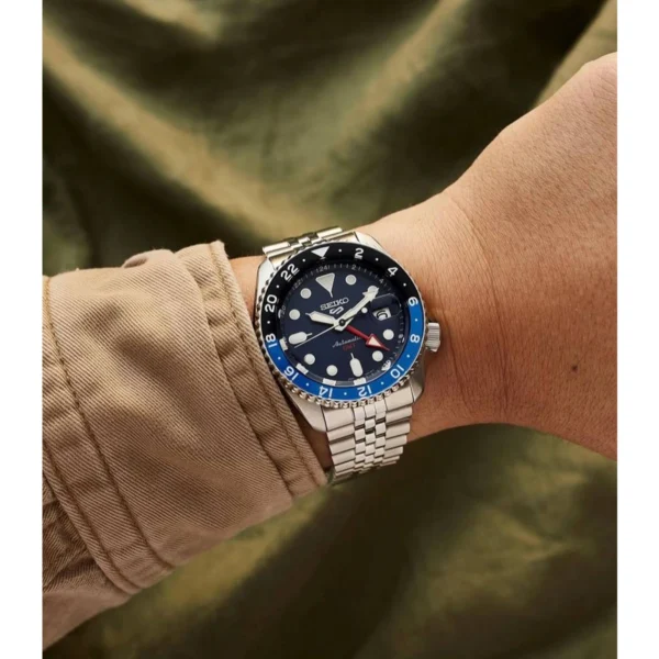 Luxury Seiko 5 Sports GMT Automatic Watch For Men (SOS617) - stayhit.in Luxury Seiko 5 Sports GMT Automatic Watch For Men (SOS617) - stayhit.in