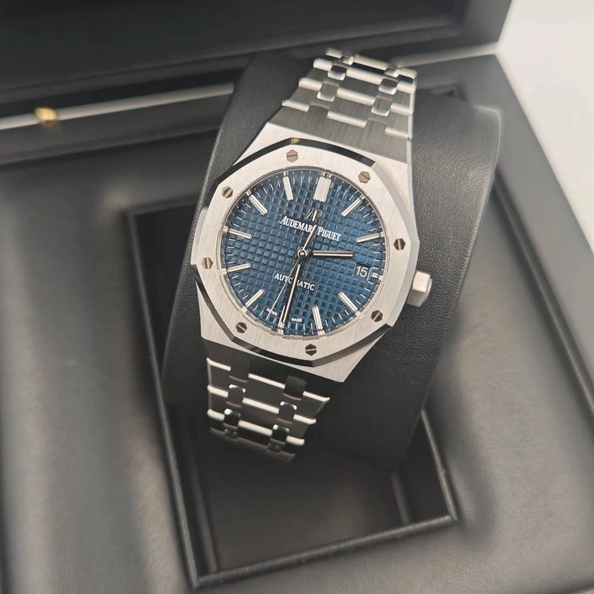 Premium Audemars Piguet Royal Oak Watch For Men (SOS09) - stayhit.in Premium Audemars Piguet Royal Oak Watch For Men (SOS09) - stayhit.in