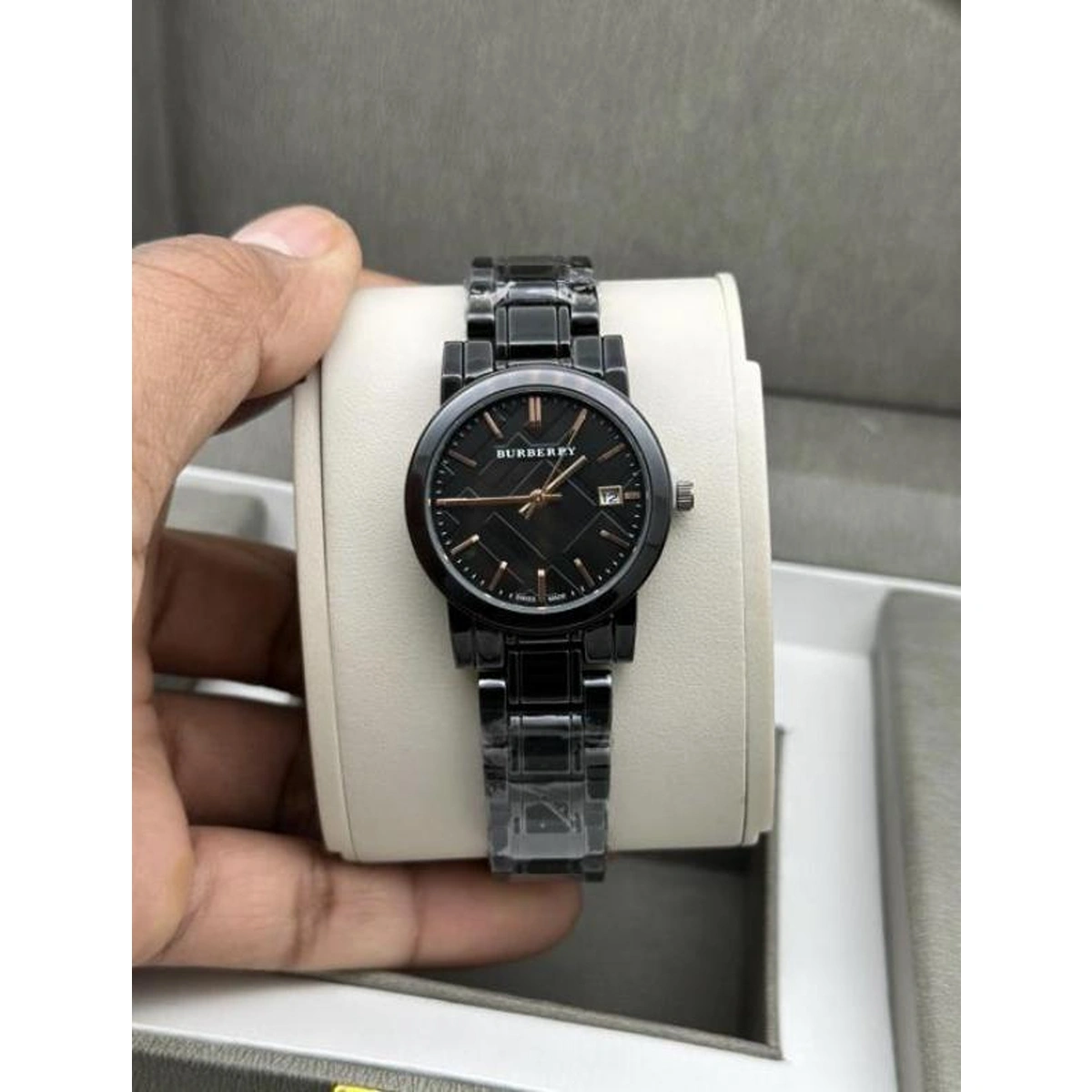 Premium Burberry Watch Black Dial For Women (BOT2524) - stayhit.in Premium Burberry Watch Black Dial For Women (BOT2524) - stayhit.in