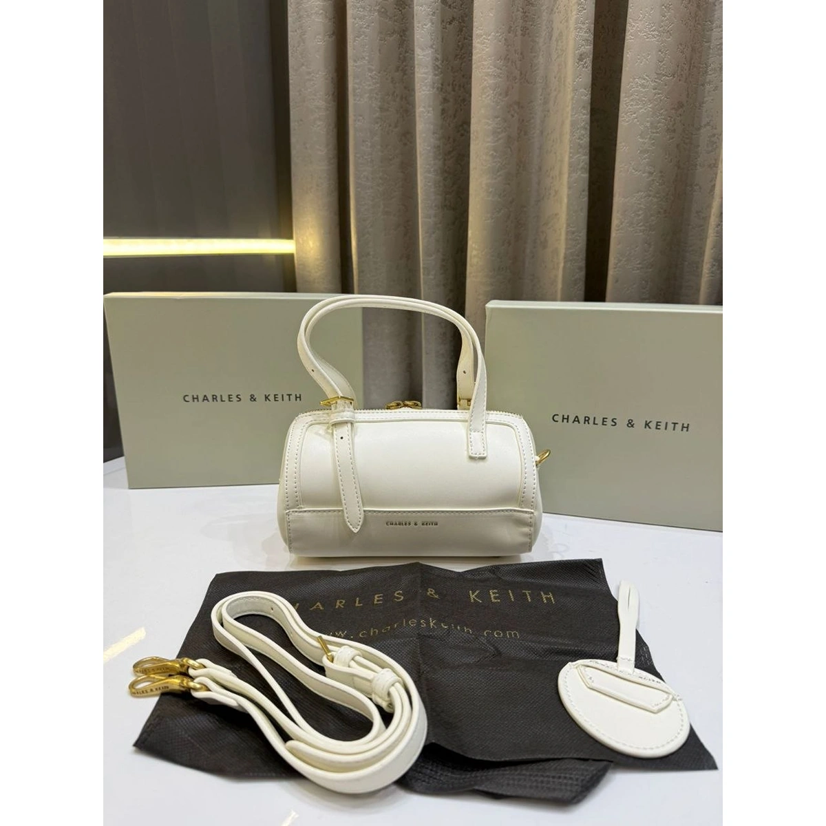 Premium Charles & Keith Enola Canvas Bag Two Tone With Og Box For Women (LAB1162) - stayhit.in Premium Charles & Keith Enola Canvas Bag Two Tone With Og Box For Women (LAB1162) - stayhit.in