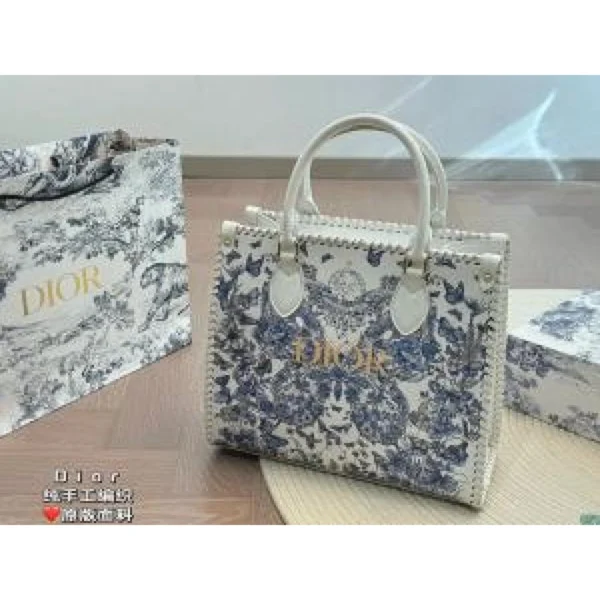 Premium Christian Dior Tote Bag With Box For Women (BOT2657) - stayhit.in Premium Christian Dior Tote Bag With Box For Women (BOT2657) - stayhit.in