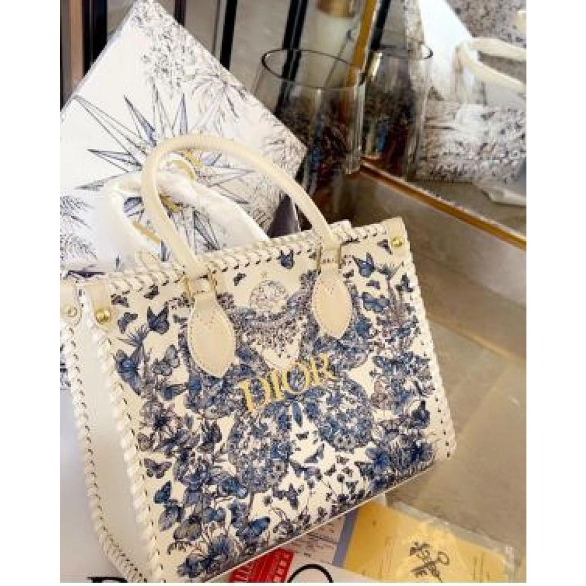 Premium Christian Dior Tote Bag With Box For Women (BOT2657) - stayhit.in Premium Christian Dior Tote Bag With Box For Women (BOT2657) - stayhit.in