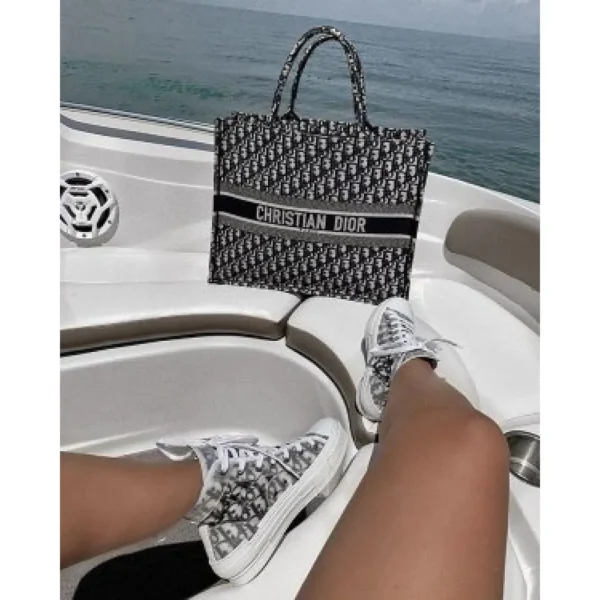 Premium Christian Dior Tote Bag With Box For Women (SUP8161) - stayhit.in Premium Christian Dior Tote Bag With Box For Women (SUP8161) - stayhit.in