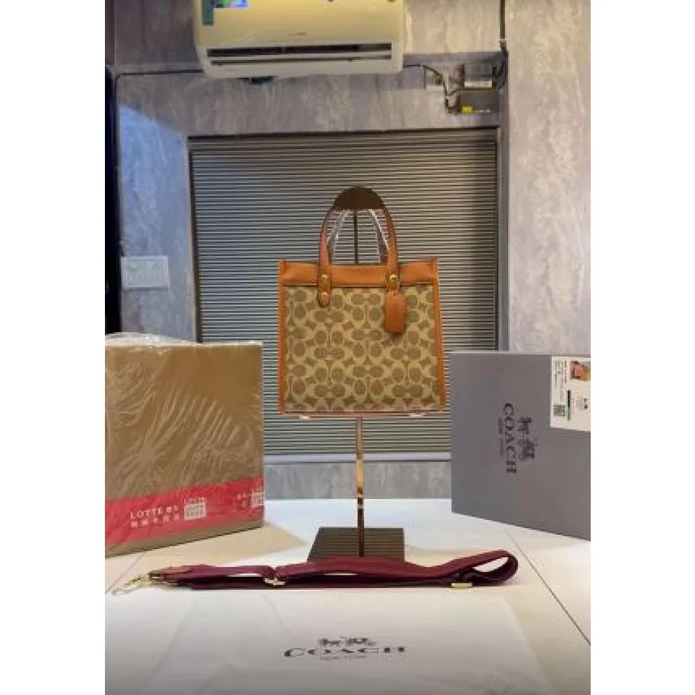 Premium Coach Field Tote Bag With Og Folding Box For Women (SUP8141) - stayhit.in Premium Coach Field Tote Bag With Og Folding Box For Women (SUP8141) - stayhit.in