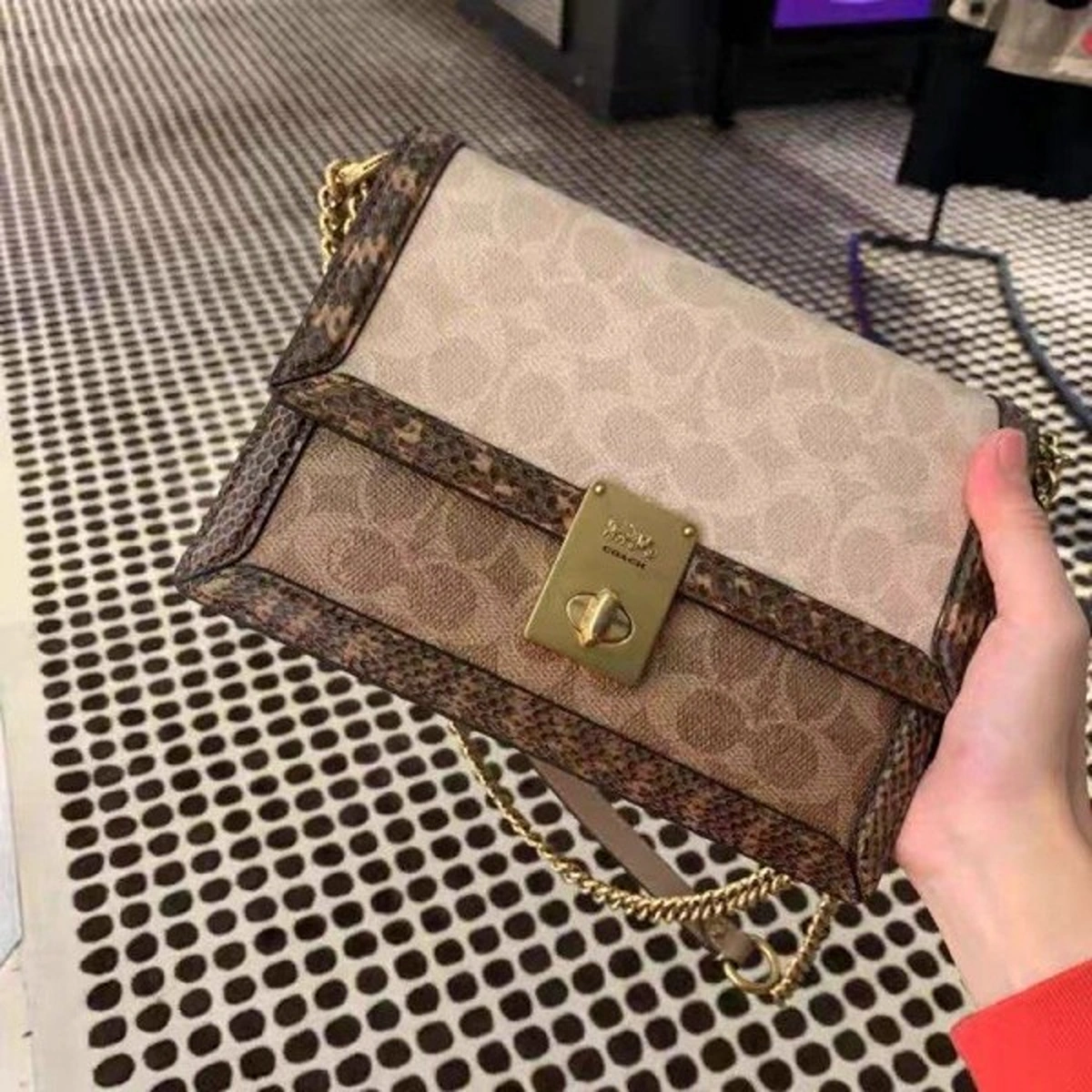 Premium Coach Hutton Crossbody Bag With Og Box For Women (BOT2597) - stayhit.in Premium Coach Hutton Crossbody Bag With Og Box For Women (BOT2597) - stayhit.in