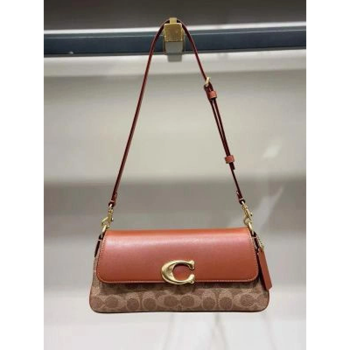 Premium Coach Jet Shoulder Bag In Chalk Refined Calf Leather For Women (LAB364) - stayhit.in Premium Coach Jet Shoulder Bag In Chalk Refined Calf Leather For Women (LAB364) - stayhit.in