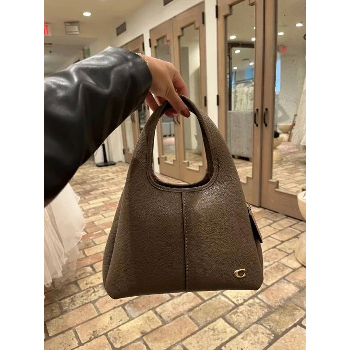 Premium Coach Lana Bag Khaki With Og Box Dust Bag For Women (BT299) - stayhit.in Premium Coach Lana Bag Khaki With Og Box Dust Bag For Women (BT299) - stayhit.in