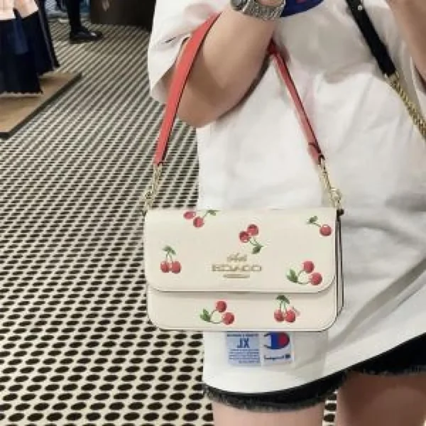 Premium Coach Shoulder Bag With Og Box For Women (SUP8143) - stayhit.in Premium Coach Shoulder Bag With Og Box For Women (SUP8143) - stayhit.in