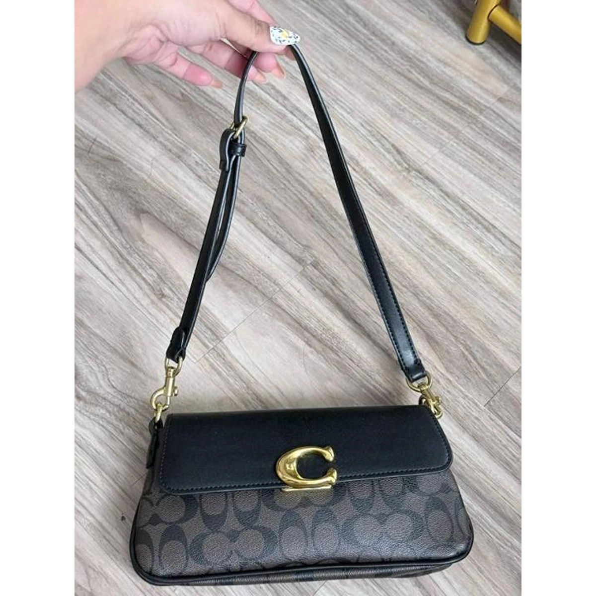 Premium Coach Small Jet Shoulder Bag With Og Box For Women (BOT2593) - stayhit.in Premium Coach Small Jet Shoulder Bag With Og Box For Women (BOT2593) - stayhit.in