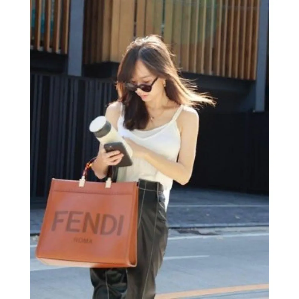 Premium Fendi Roma Leather Handbag For Women (SUP8147) - stayhit.in Premium Fendi Roma Leather Handbag For Women (SUP8147) - stayhit.in
