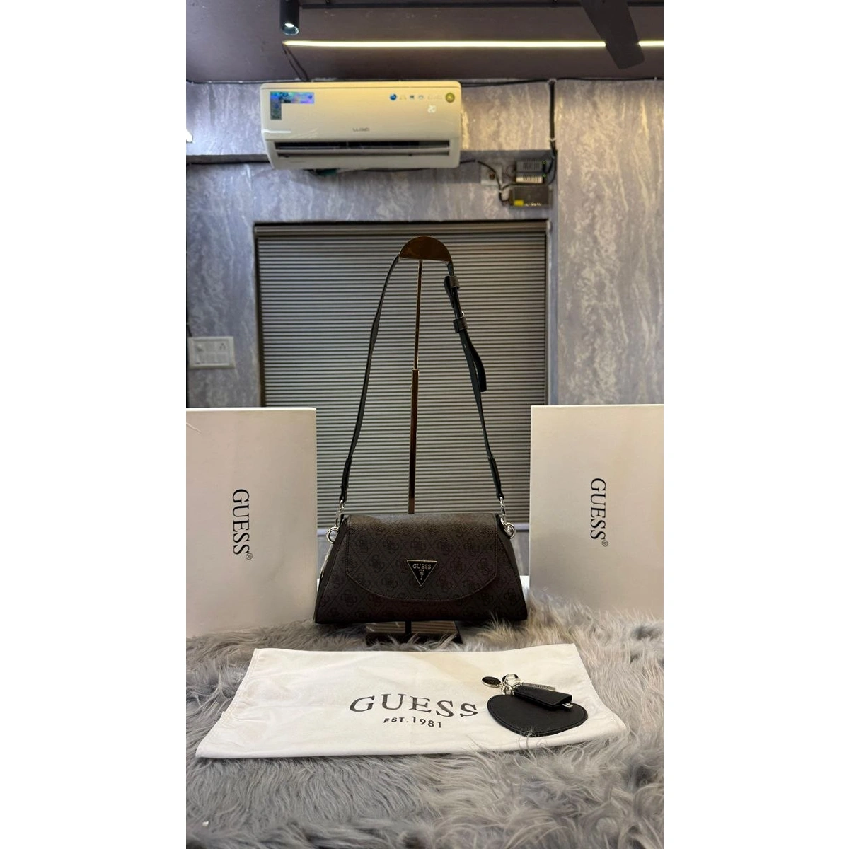 Premium Guess Handbag For Women (LAB367) - stayhit.in Premium Guess Handbag For Women (LAB367) - stayhit.in