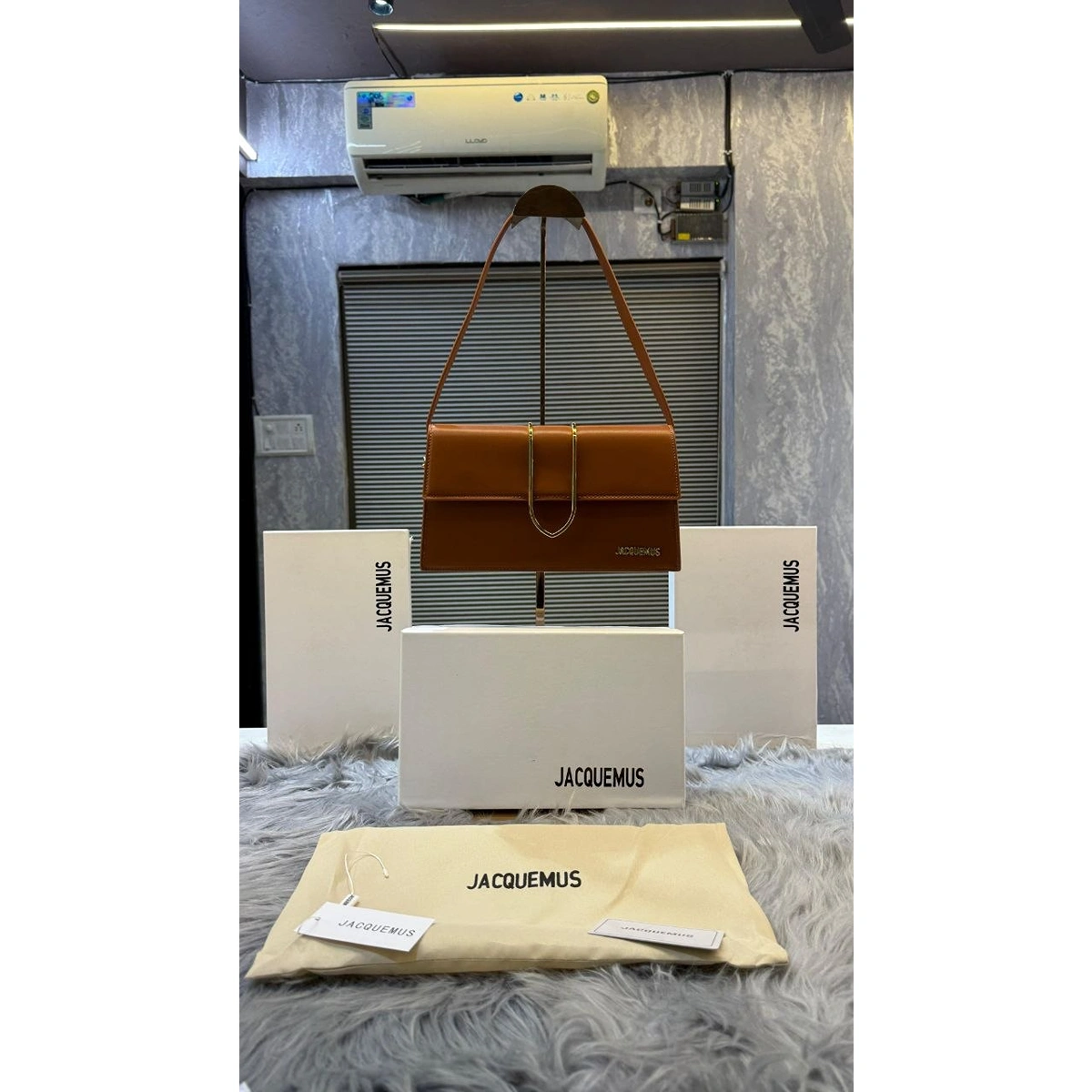 Premium Jacquemus Leather Le Bambino Bag With Sling Strap For Women (LAB372) - stayhit.in Premium Jacquemus Leather Le Bambino Bag With Sling Strap For Women (LAB372) - stayhit.in