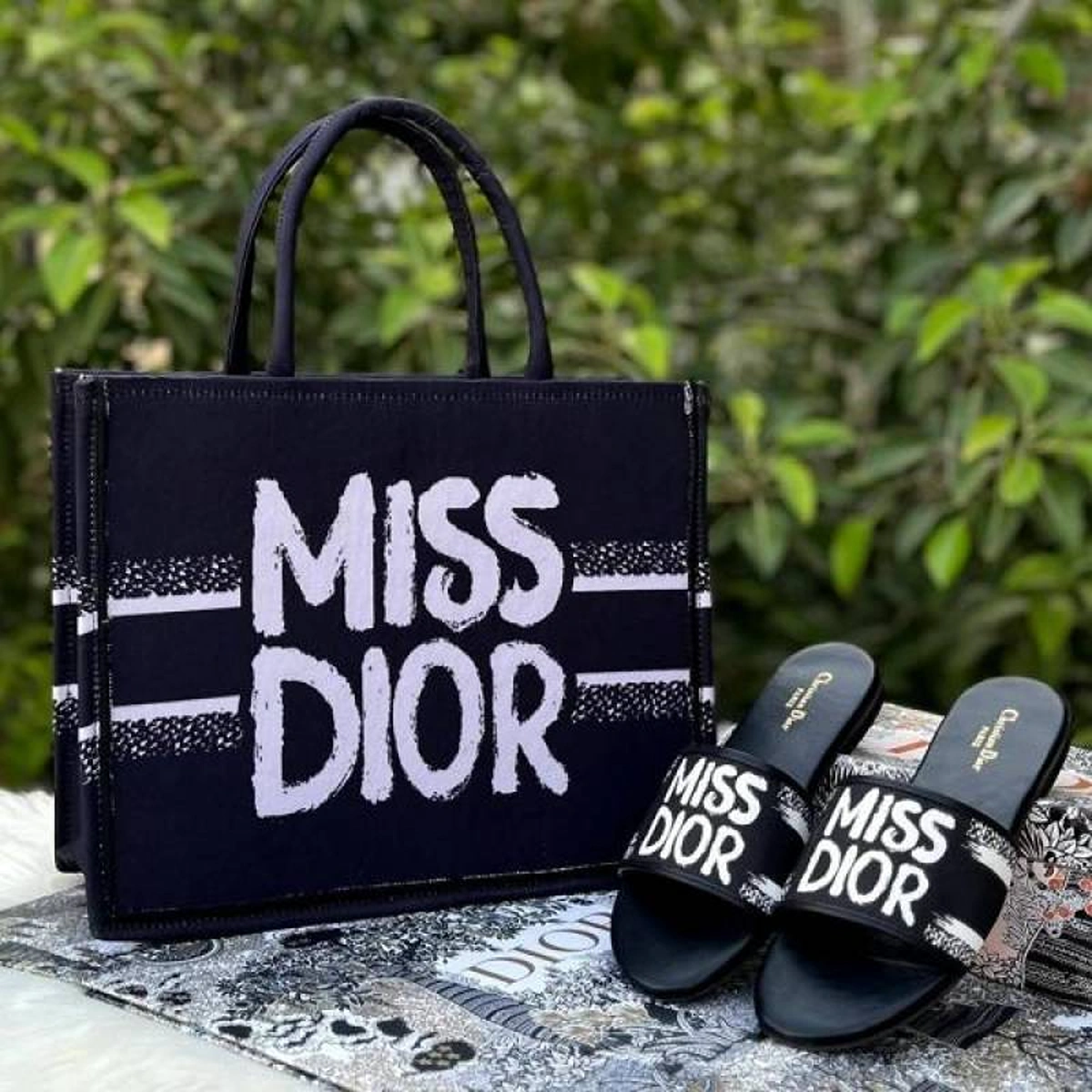 Premium Miss Dior Graffiti Tote Bag With Og Box For Women (BT302) - stayhit.in Premium Miss Dior Graffiti Tote Bag With Og Box For Women (BT302) - stayhit.in