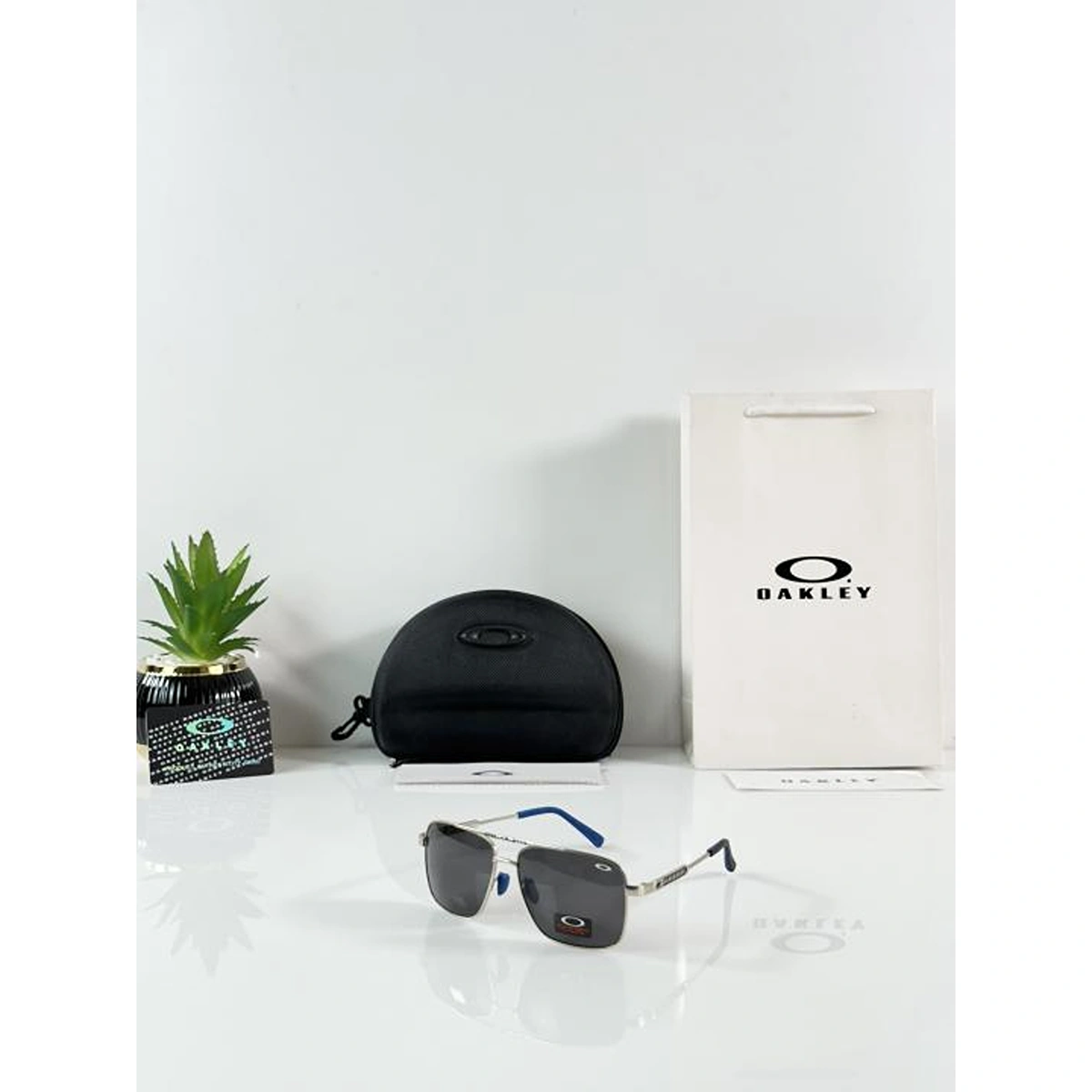 Premium Oakley Sunglasses Silver Black For Men (BOT3537) - stayhit.in Premium Oakley Sunglasses Silver Black For Men (BOT3537) - stayhit.in