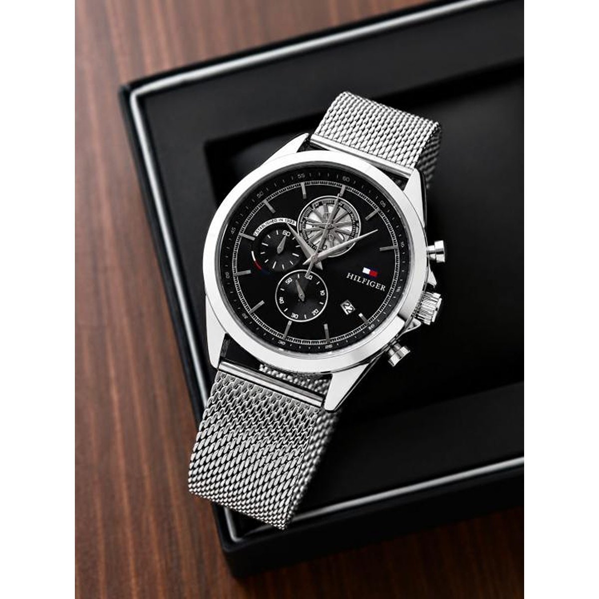 Premium Tommy Hilfiger Watch Silver Black For Men (BOT3076) - stayhit.in Premium Tommy Hilfiger Watch Silver Black For Men (BOT3076) - stayhit.in