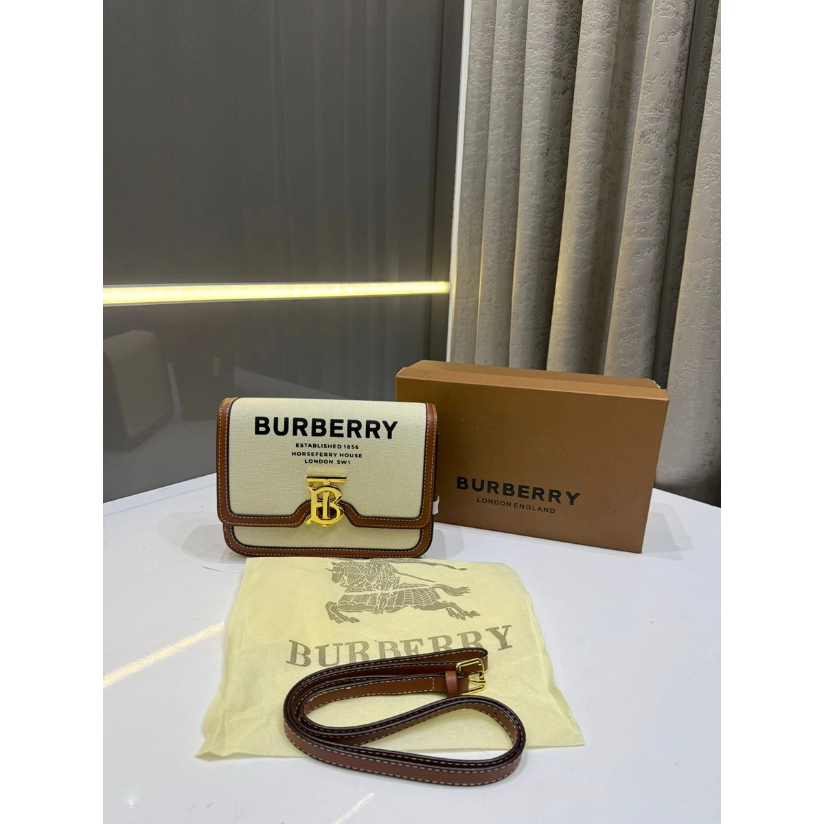 Stylish Burberry Hampshire Printed Crossbody Bag With Og Box For Women (LAB576) - stayhit.in Stylish Burberry Hampshire Printed Crossbody Bag With Og Box For Women (LAB576) - stayhit.in