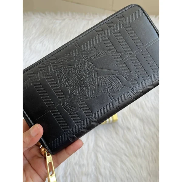 Stylish Burberry Zippy Wallet With Original Box For Women (DW212) - stayhit.in Stylish Burberry Zippy Wallet With Original Box For Women (DW212) - stayhit.in