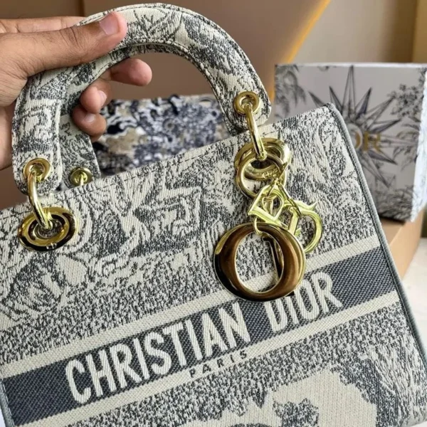 Stylish Christian Dior Bag With Og Box & Dust Bag For Women (LAB511) - stayhit.in Stylish Christian Dior Bag With Og Box & Dust Bag For Women (LAB511) - stayhit.in