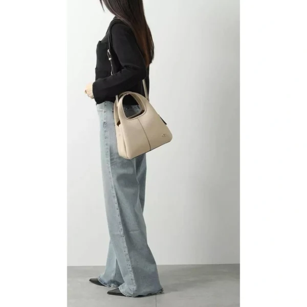 Stylish Coach Lana Bag Beige With Og Box Dust Cover Long Belt For Women (SOS453) - stayhit.in Stylish Coach Lana Bag Beige With Og Box Dust Cover Long Belt For Women (SOS453) - stayhit.in