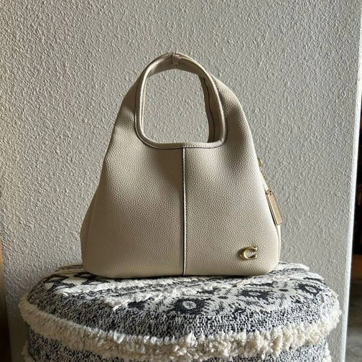 Stylish Coach Lana Bag Beige With Og Box Dust Cover Long Belt For Women (SOS453) - stayhit.in Stylish Coach Lana Bag Beige With Og Box Dust Cover Long Belt For Women (SOS453) - stayhit.in