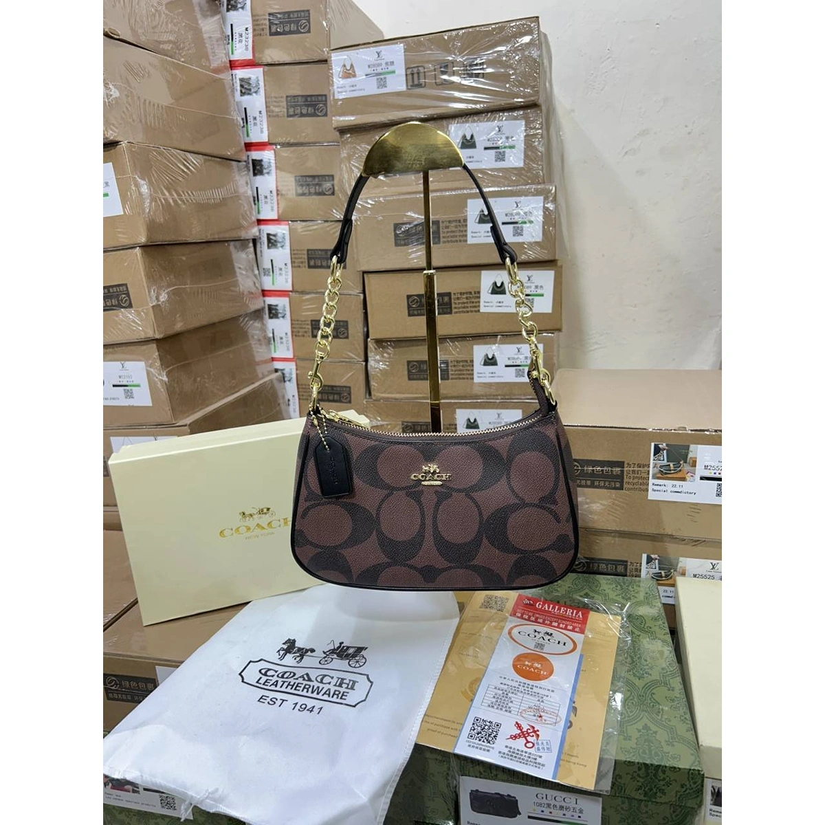 Stylish Coach Teri Shoulder Bag Dual Belts With Og Box For Women (SOS426) - stayhit.in Stylish Coach Teri Shoulder Bag Dual Belts With Og Box For Women (SOS426) - stayhit.in