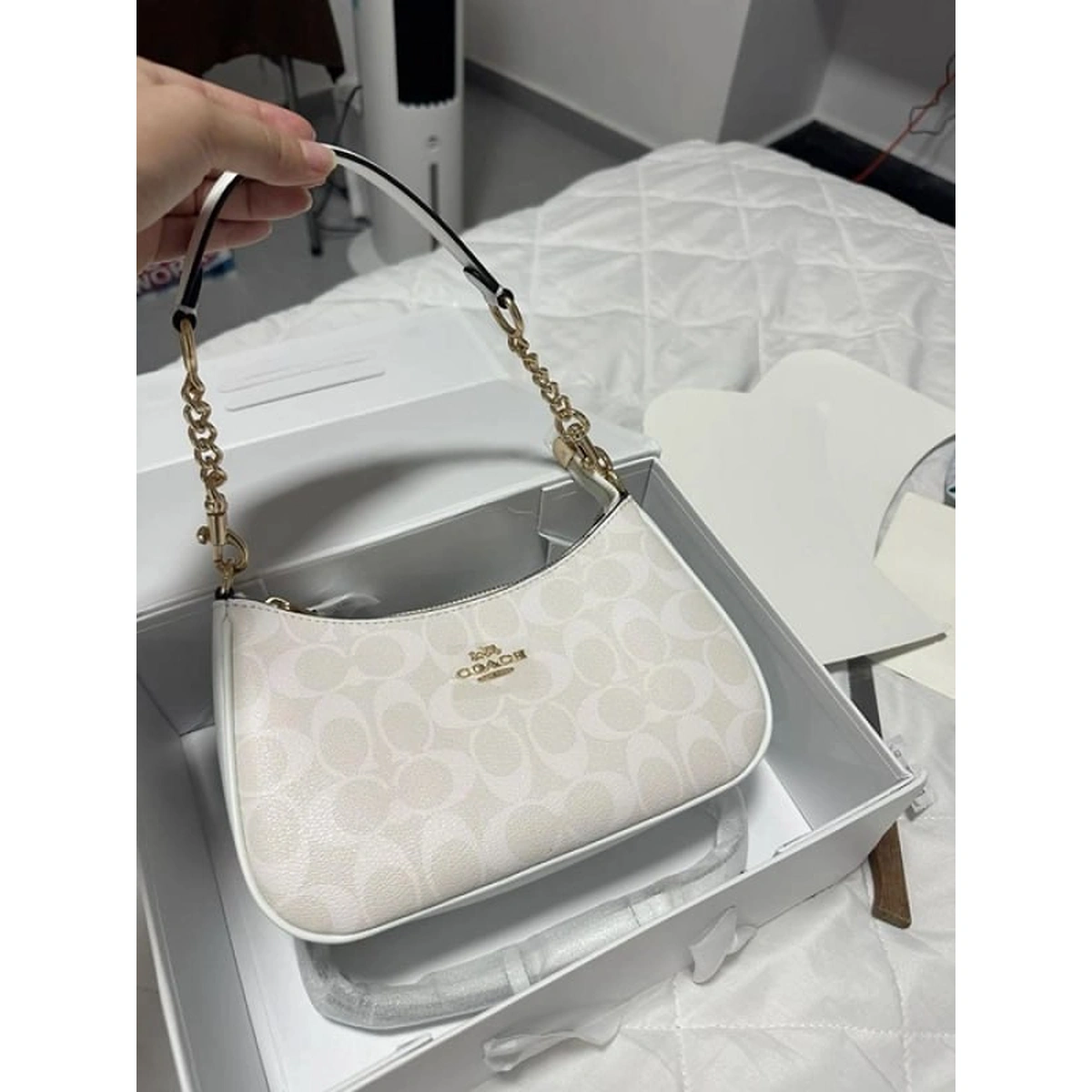 Stylish Coach Teri Shoulder Bag With Og Box Dust Cover White For Women (BSF1743)q - stayhit.in Stylish Coach Teri Shoulder Bag With Og Box Dust Cover White For Women (BSF1743)q - stayhit.in