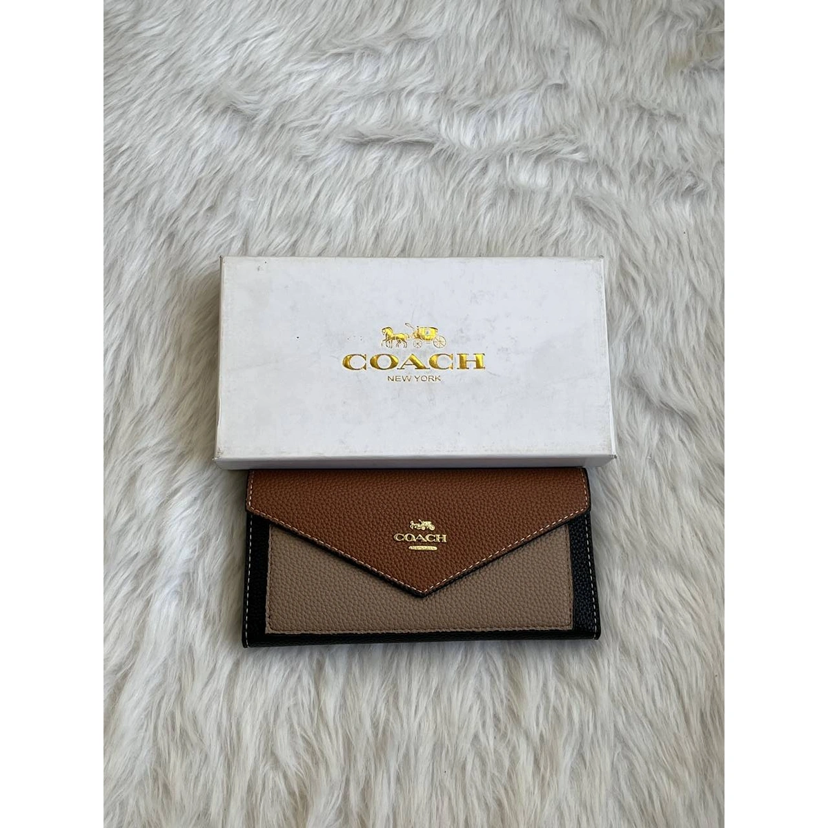 Stylish Coach Trifold Wallet With Original Box For Women (DW214) - stayhit.in Stylish Coach Trifold Wallet With Original Box For Women (DW214) - stayhit.in