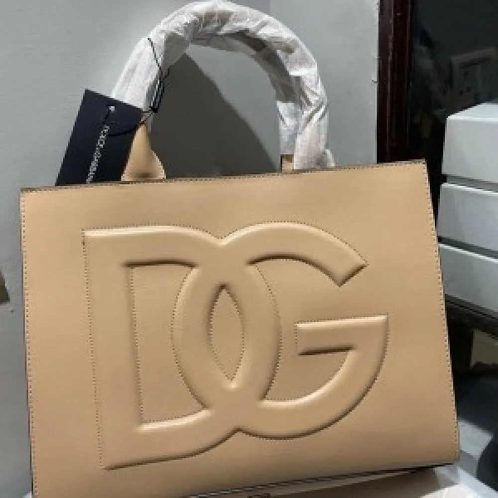 Stylish Dolce & Gabbana Handbag For Women (BOT1767) - stayhit.in Stylish Dolce & Gabbana Handbag For Women (BOT1767) - stayhit.in