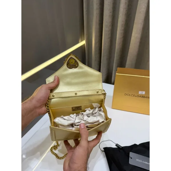 Stylish Dolce & Gabbana Handbag For Women (LAB2776) - stayhit.in Stylish Dolce & Gabbana Handbag For Women (LAB2776) - stayhit.in