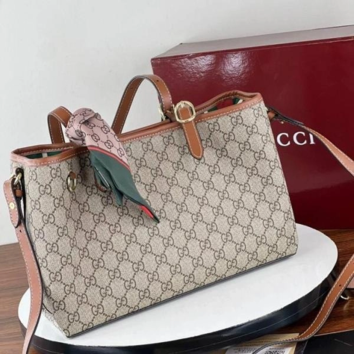 Stylish Gucci Emblem Supreme Shoulder Bag For Women (LAB628) - stayhit.in Stylish Gucci Emblem Supreme Shoulder Bag For Women (LAB628) - stayhit.in