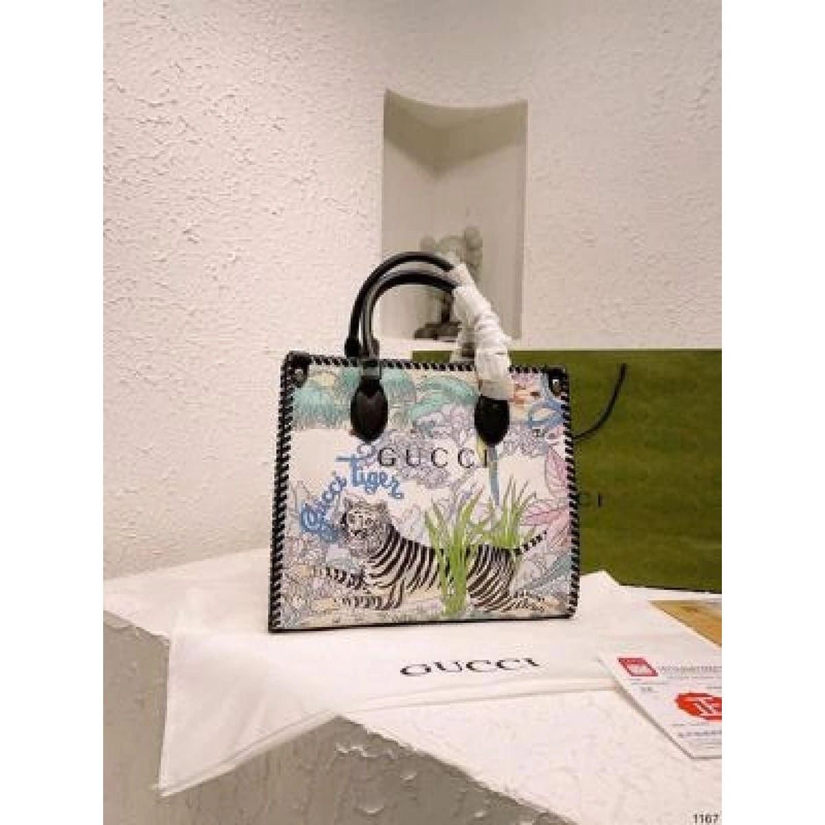 Stylish Gucci Tiger Jackie Print Handbag With Box For Women (LAB570) - stayhit.in Stylish Gucci Tiger Jackie Print Handbag With Box For Women (LAB570) - stayhit.in