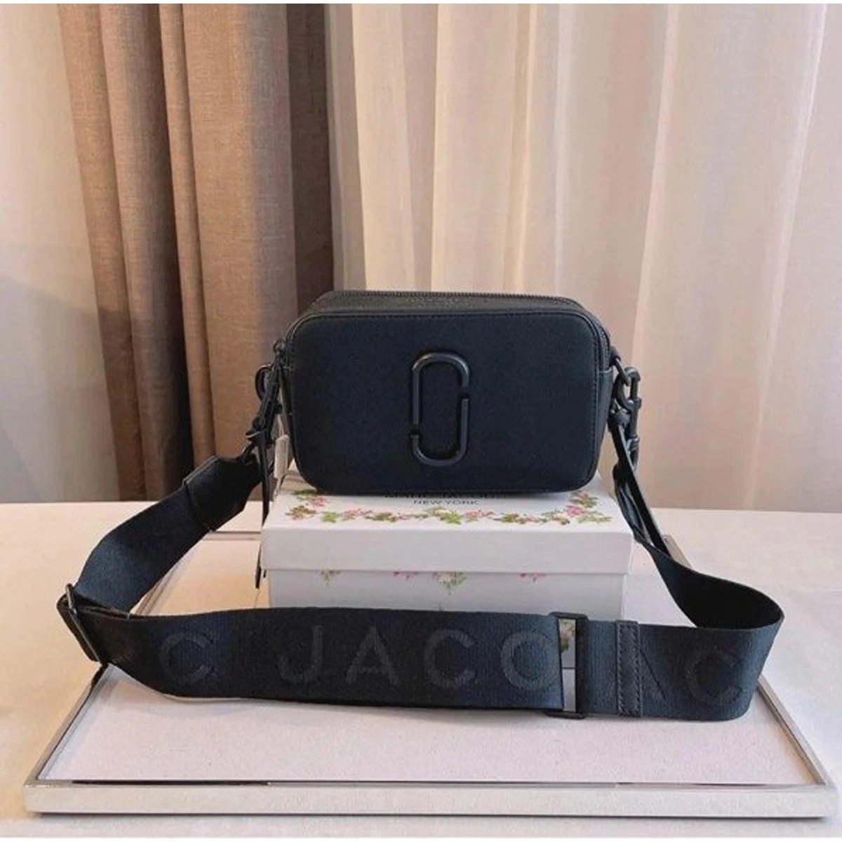 Stylish Marc Jacobs Snapshot Crossbody Bag For Women (LAB502) - stayhit.in Stylish Marc Jacobs Snapshot Crossbody Bag For Women (LAB502) - stayhit.in
