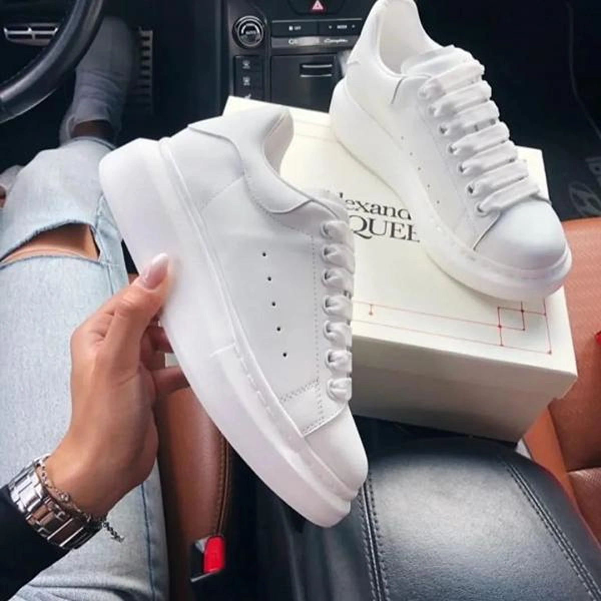Elegant Alexander Mcqueen Sneakers White For Men (SUP1396) - stayhit.in Elegant Alexander Mcqueen Sneakers White For Men (SUP1396) - stayhit.in