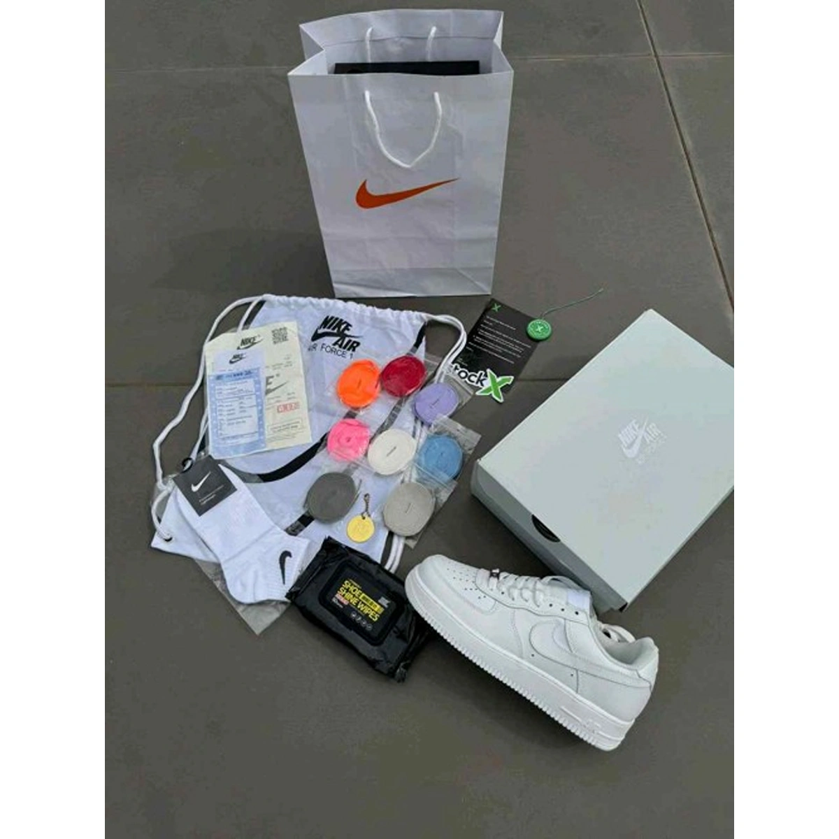 Elegant Nike Air Force 1 Low Shoes With Accessories For Men (SUP1901) - stayhit.in Elegant Nike Air Force 1 Low Shoes With Accessories For Men (SUP1901) - stayhit.in