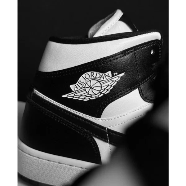 Elegant Nike Air Jordan Retro 1 Shoes Black White For Men (SUP3435) - stayhit.in Elegant Nike Air Jordan Retro 1 Shoes Black White For Men (SUP3435) - stayhit.in