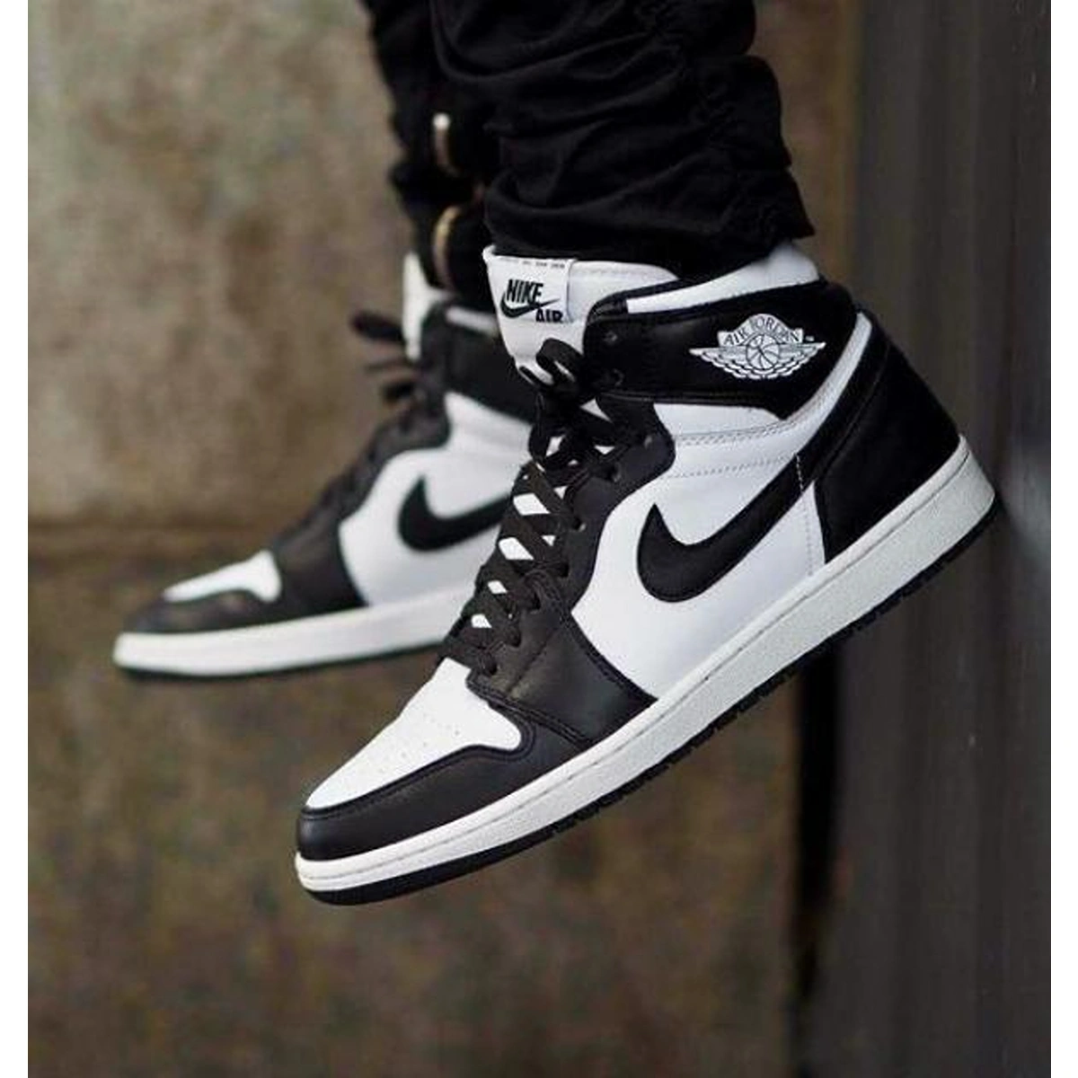 Elegant Nike Air Jordan Retro 1 Shoes Black White For Men (SUP3435) - stayhit.in Elegant Nike Air Jordan Retro 1 Shoes Black White For Men (SUP3435) - stayhit.in