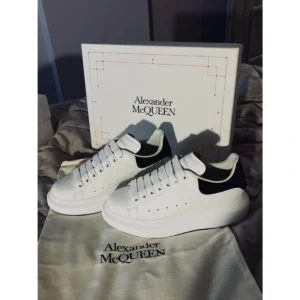 Imported Alexandar Mcqueen Shoes White Black For Men (HS1506) - stayhit.in