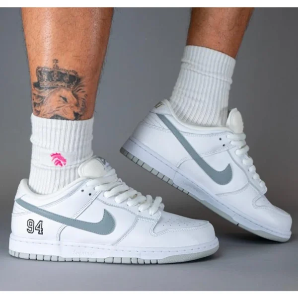 Luxury Supreme X Nike Sb Dunk Low Shoes White Grey For Men (SUP3274) - stayhit.in Luxury Supreme X Nike Sb Dunk Low Shoes White Grey For Men (SUP3274) - stayhit.in