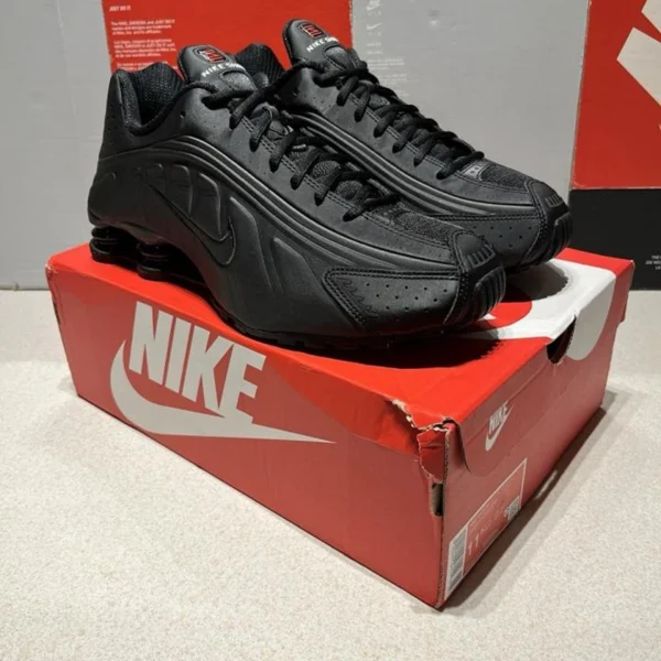 Premium Nike Shox R4 Shoes Triple Black For Men (SUP1074) - stayhit.in Premium Nike Shox R4 Shoes Triple Black For Men (SUP1074) - stayhit.in