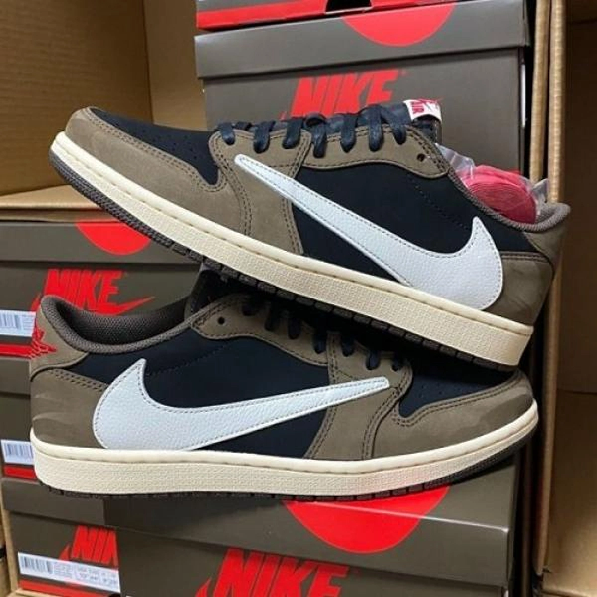 Premium Travis Scott X Air Jordan 1 Low Shoes For Men (SUP3491) - stayhit.in Premium Travis Scott X Air Jordan 1 Low Shoes For Men (SUP3491) - stayhit.in
