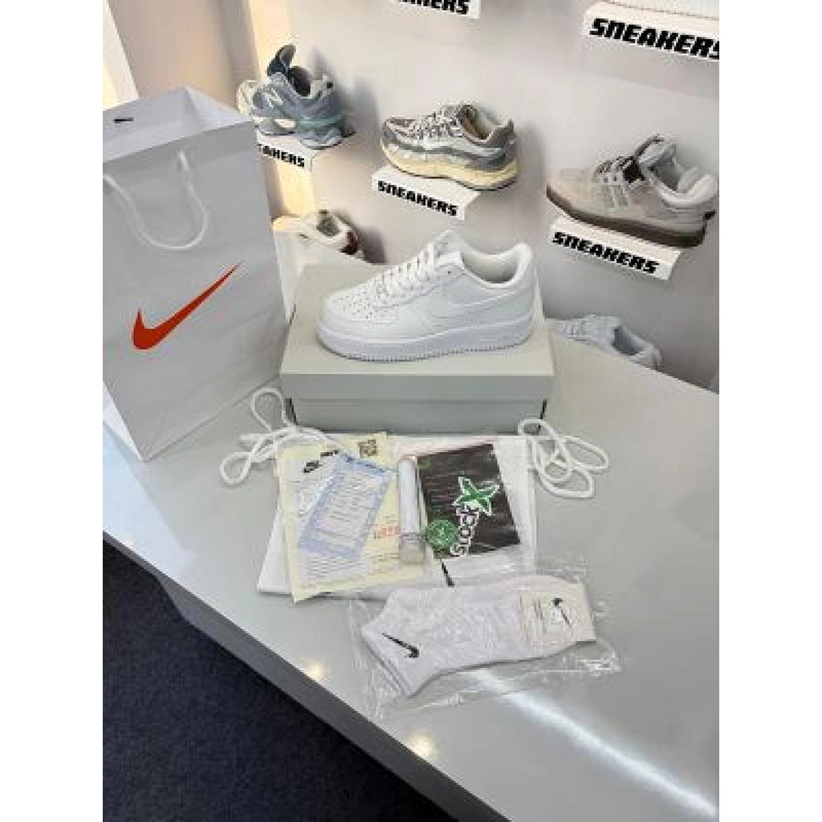 Stylish Nike Air Force 1 Low Shoes Short White With Accessories For Men (SUP3065) - stayhit.in