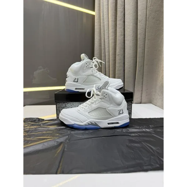 Supreme Nike Air Jordan 5 Shoes Retro Og White Metallic For Men (SUP1637) - stayhit.in Supreme Nike Air Jordan 5 Shoes Retro Og White Metallic For Men (SUP1637) - stayhit.in