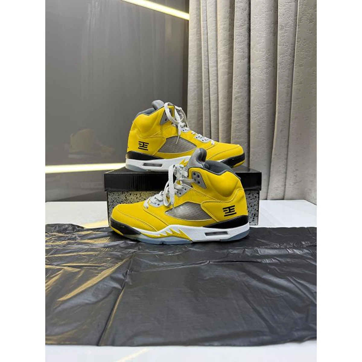 Supreme Nike Air Jordan 5 Shoes Retro Tokyo Yellow For Men (SUP1636) - stayhit.in Supreme Nike Air Jordan 5 Shoes Retro Tokyo Yellow For Men (SUP1636) - stayhit.in
