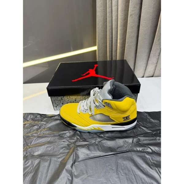 Supreme Nike Air Jordan 5 Shoes Retro Tokyo Yellow For Men (SUP1636) - stayhit.in Supreme Nike Air Jordan 5 Shoes Retro Tokyo Yellow For Men (SUP1636) - stayhit.in