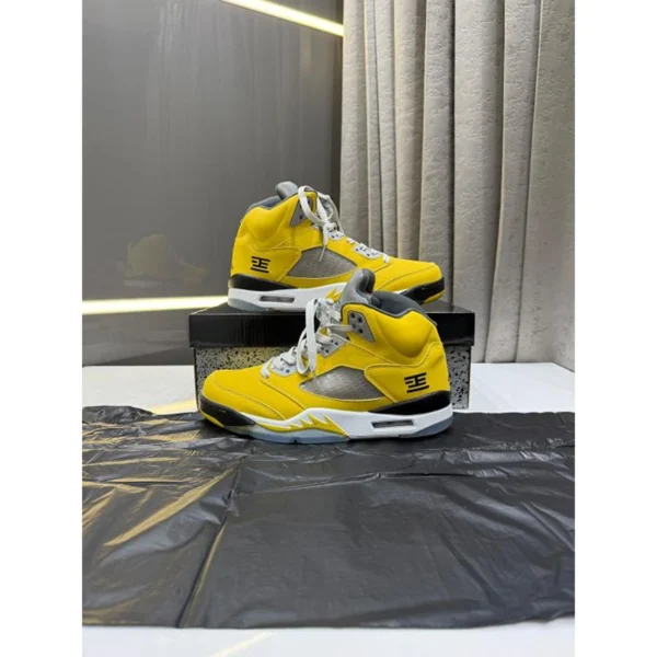 Supreme Nike Air Jordan 5 Shoes Retro Tokyo Yellow For Men (SUP1636) - stayhit.in Supreme Nike Air Jordan 5 Shoes Retro Tokyo Yellow For Men (SUP1636) - stayhit.in