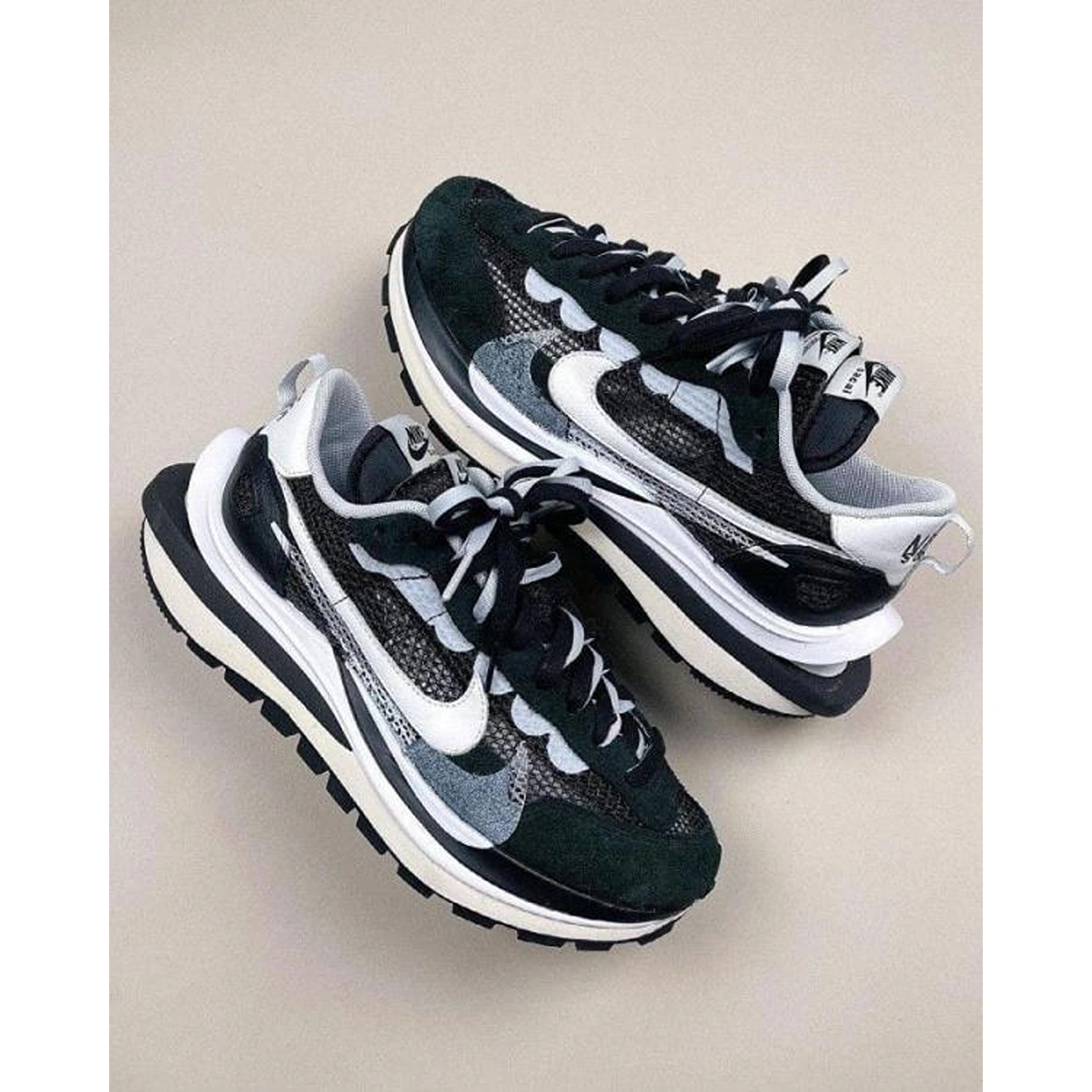 Supreme Nike Vapor Waffle Shoes Black White X Sacai For Men (SUP2913) - stayhit.in Supreme Nike Vapor Waffle Shoes Black White X Sacai For Men (SUP2913) - stayhit.in