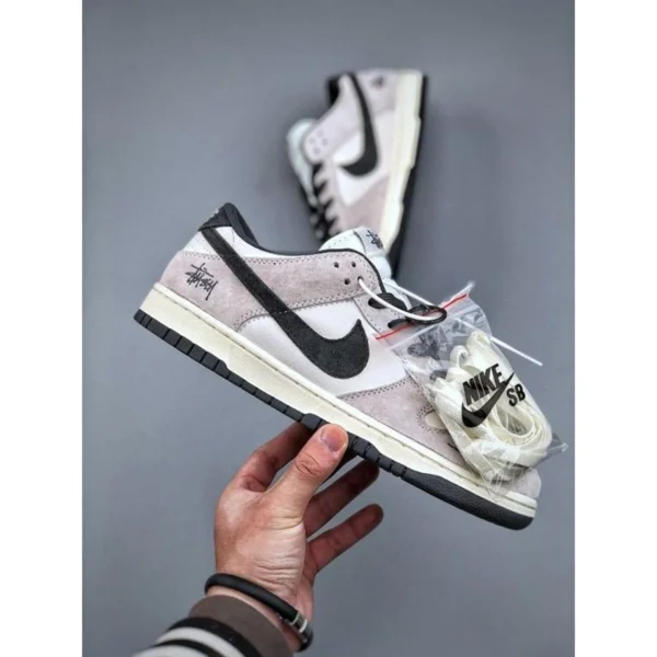 Supreme Stussy X Sb Dunk Low Shoes White Grey For Men (SUP2910) - stayhit.in Supreme Stussy X Sb Dunk Low Shoes White Grey For Men (SUP2910) - stayhit.in
